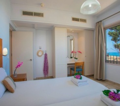 Люкс с 2 комнатами в Louis Althea Beach Hotel