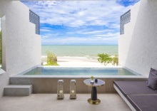 Люкс с балконом и beachfront в Baba Beach Club Hua Hin Luxury Pool Villa Hotel by Sri Panwa