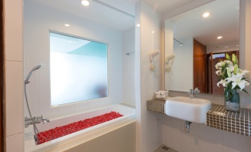 Двухместный номер Deluxe с видом на бассейн 2 отдельные кровати в Chanalai Flora Resort, Kata Beach