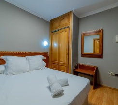 Двухместный номер Economy (No window) двуспальная кровать в Hotel Monasterio Granada - Adults Only
