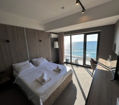 Двухместный номер Стандартный с балконом и с видом на море двуспальная кровать в Prince hotel Gagra