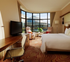Бизнес Люкс с 1 кроватью «King size» с панорамным видом на театр в Grand Autograph Hotel Novosibirsk