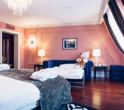 Семейный номер с видом на улицу в Dom Boutique Hotel