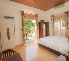 Двухместный номер Standard с балконом двуспальная кровать в Strawberry Garden Homestay