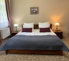 Номер стандарт улучшенный с 1 двуспальной кроватью в Дом над озером