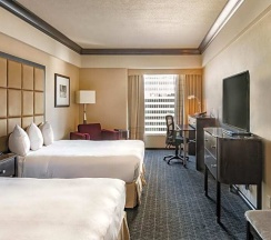 Четырёхместный номер Standard 2 отдельные кровати в Hotel Bonaventure Montreal