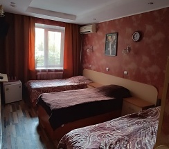 Трехместный номер с 3 односпальными кроватями в Мател
