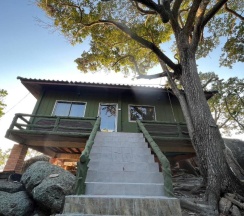 Люкс с видом на море в Char Bungalows