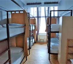 Нижнее место в женском 6-местном номере №412 в Bla Bla Hostel