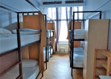 Нижнее место в женском 6-местном номере №412 в Bla Bla Hostel