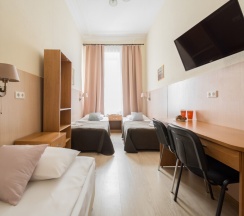 Трехместный номер с общей ванной комнатой в Алиса