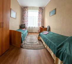 Кровать в общем номере в Товарково