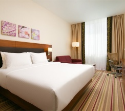 Номер категории «Семейный» с большой кроватью (King size) в Hilton Garden Inn Volgograd