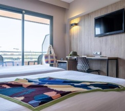 Трёхместный номер Superior с видом на бассейн в Hotel California Palace