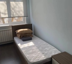 Кровать в общем номере с красивым видом из окна (общая ванная комната) в Свои люди
