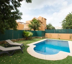 Вилла с 5 комнатами с видом на море в Villas Av Los Altos De Marbella
