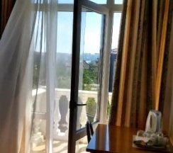 Номер стандарт с 1 односпальной и 1 двуспальной кроватью в Гостевой дом