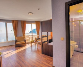 Семейный люкс в Hawaii Suite Beach Hotel