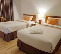 Двухместный номер Deluxe двуспальная кровать в Diamond Plaza Hotel Suratthani