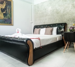 Номер Deluxe с балконом и с красивым видом из окна в Beehive Phuket Old Town - Hostel