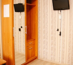 Номер двухместный эконом с общей ванной комнатой в Алмаз