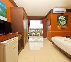 Двухместный номер Standard с балконом двуспальная кровать в 99 Residence Patong