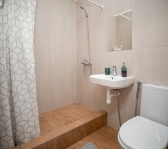 Коттедж с 6 комнатами с балконом и с красивым видом из окна в Дом пробуждения