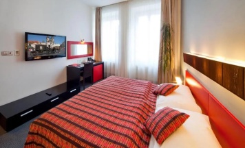 Двухместный номер Standard с красивым видом из окна двуспальная кровать в Hotel Prague Inn