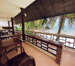 Двухместный номер Superior с видом на море двуспальная кровать в Silver Beach Resort