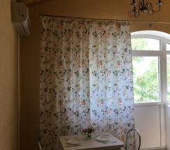 Апартаменты c 1 комнатой с балконом и с красивым видом из окна в Вилла Акация