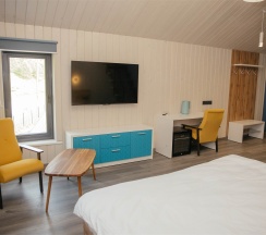 Двухуровневый Джуниор Сюит на втором этаже со своей зоной отдыха в Игуана