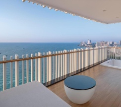 Двухместный номер Hilton Executive oceanfront двуспальная кровать в Hilton Pattaya