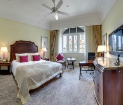 Двухместный номер Grande Luxury с видом на море двуспальная кровать в The Taj Mahal Palace Mumbai