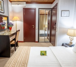 Бюджетный двухместный номер с видом на атриум в Гранд мандарин