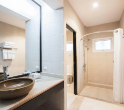 Двухместные студия Coral Deluxe с балконом двуспальная кровать в Phi Phi Holiday Resort – SHA Extra Plus