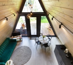 A-Frame № 5 (оснащение дома, стоимость купели и бани см. Подробнее) в Les holidays