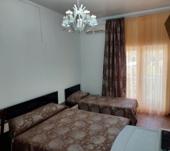 3-х местный Стандарт с видом на сад в Лакшми