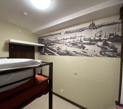 Кровать в 2-местном общем номере №2 в Стрежень