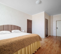 Люкс двухкомнатный 8-ми местный в Лабиринт