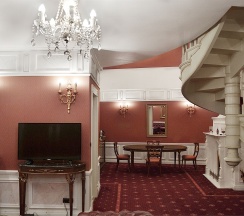 Двухэтажный номер в Taleon Imperial Hotel