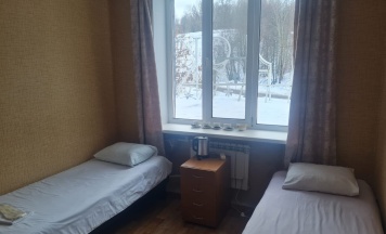 Четырехместный номер с 1 двуспальной или 2 односпальными кроватями в Маяк