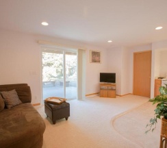 Апартаменты с 4 комнатами в Quiet River   *30 Day Minimum 4 Bedroom Townhouse by RedAwning