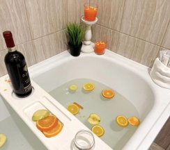 Двухместные апартаменты с балконом и с красивым видом из окна (двуспальная кровать) в Квартира Добрые сутки на Пирогова 5