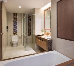 Номер Luxury Main Tower в The Berkeley Hotel Pratunam