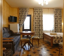 Четырёхместный номер Standard с балконом в Гагра