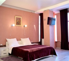 №9. Семейный номер с двуспальной кроватью, диваном и видом на Байкал в Прибой