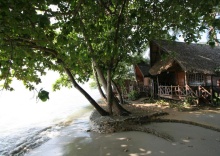 Двухместное бунгало Deluxe beachfront двуспальная кровать в Banpu Koh Chang