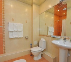 «Полулюкс Семейный» 5-ти местный, (№204) в MotoStop