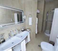 Двухместный номер люкс с видом на монастырь в Покровская