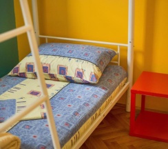 Кровать в общем номере в Outlanders Tribe Hostel